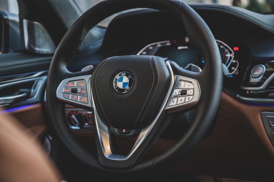 Панель приборов BMW 745e (G11) 2019 года  (WW) (фото 7 из 31)
